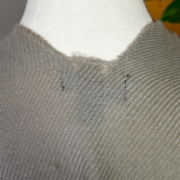 Plaid buckle fringe poncho - Picture 3 of 4